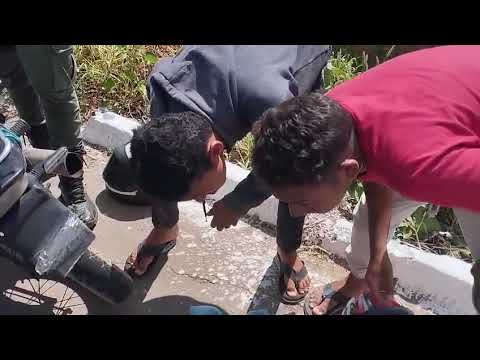 POLICIAIS OBRIGAM JOVENS A OUVIR ESCAPAMENTO DE MOTO BARULHENTA DURANTE ABORDAGEM EM IPUBI- PE POLICIAIS OBRIGAM JOVENS A OUVIR ESCAPAMENTO DE MOTO BARULHENTA DURANTE ABORDAGEM EM IPUBI- PE