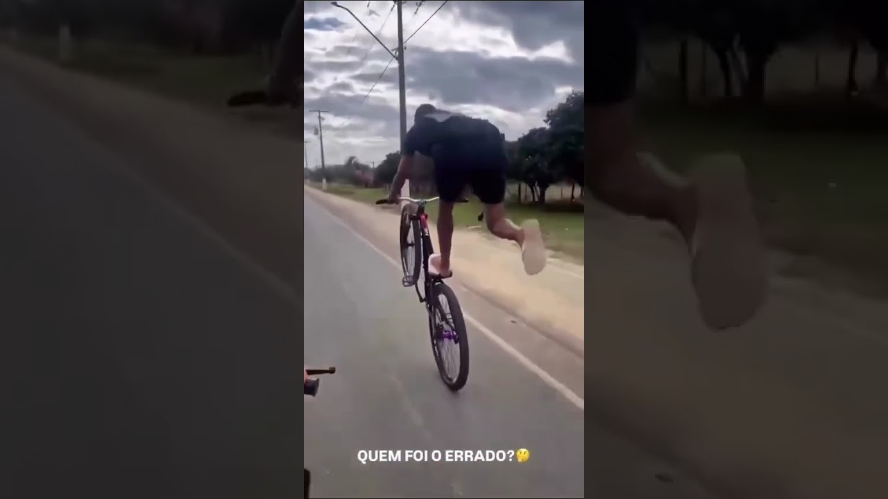 De onde surgiu essa galinha !😅