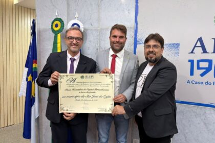 Gustavo Gouveia entrega o título de Capital Pernambucana a Terra da Poesia à cidade de São José do Egito Gustavo Gouveia entrega o título de Capital Pernambucana a Terra da Poesia à cidade de São José do Egito