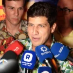 Pré-candidatos ao Senado colam em João Campos no camarote do Baile Municipal Pré-candidatos ao Senado colam em João Campos no camarote do Baile Municipal