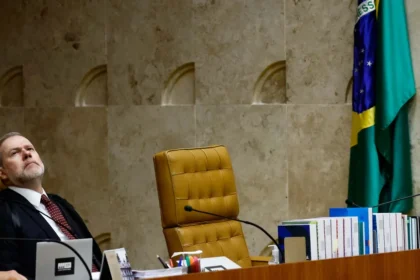 Toffoli manda Polícia Federal enviar ao STF conteúdo de celulares do caso Master ao ser citado em diálogos Toffoli manda Polícia Federal enviar ao STF conteúdo de celulares do caso Master ao ser citado em diálogos