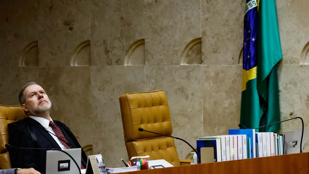 Toffoli manda Polícia Federal enviar ao STF conteúdo de celulares do caso Master ao ser citado em diálogos