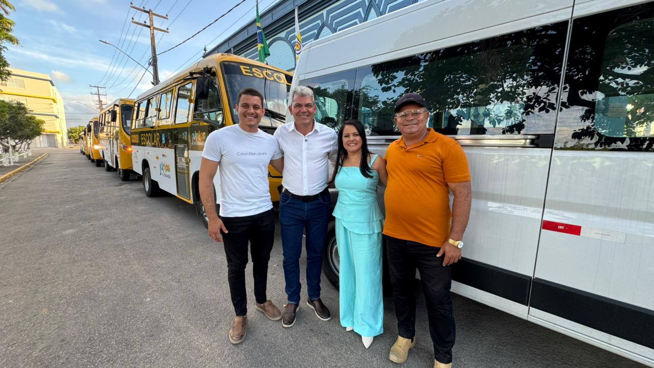 Jaiminho reforça transporte escolar de Glória do Goitá com seis novos veículos