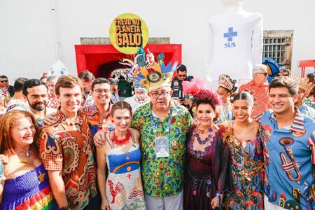 Ao lado de aliados, João Campos chega ao café da manhã do Galo da Madrugada Ao lado de aliados, João Campos chega ao café da manhã do Galo da Madrugada