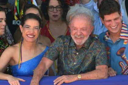 Lula no Galo da Madrugada: presidente fica entre João Campos e Raquel Lyra no sábado de Carnaval do Recife Lula no Galo da Madrugada: presidente fica entre João Campos e Raquel Lyra no sábado de Carnaval do Recife