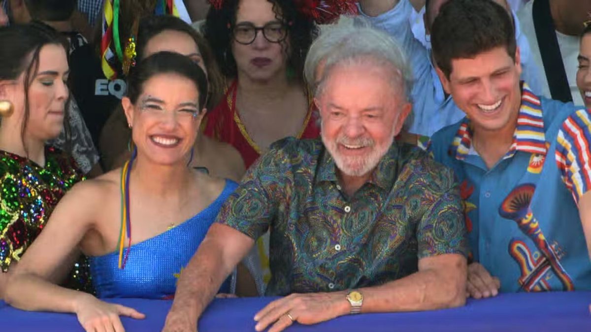 Lula no Galo da Madrugada: presidente fica entre João Campos e Raquel Lyra no sábado de Carnaval do Recife Lula no Galo da Madrugada: presidente fica entre João Campos e Raquel Lyra no sábado de Carnaval do Recife