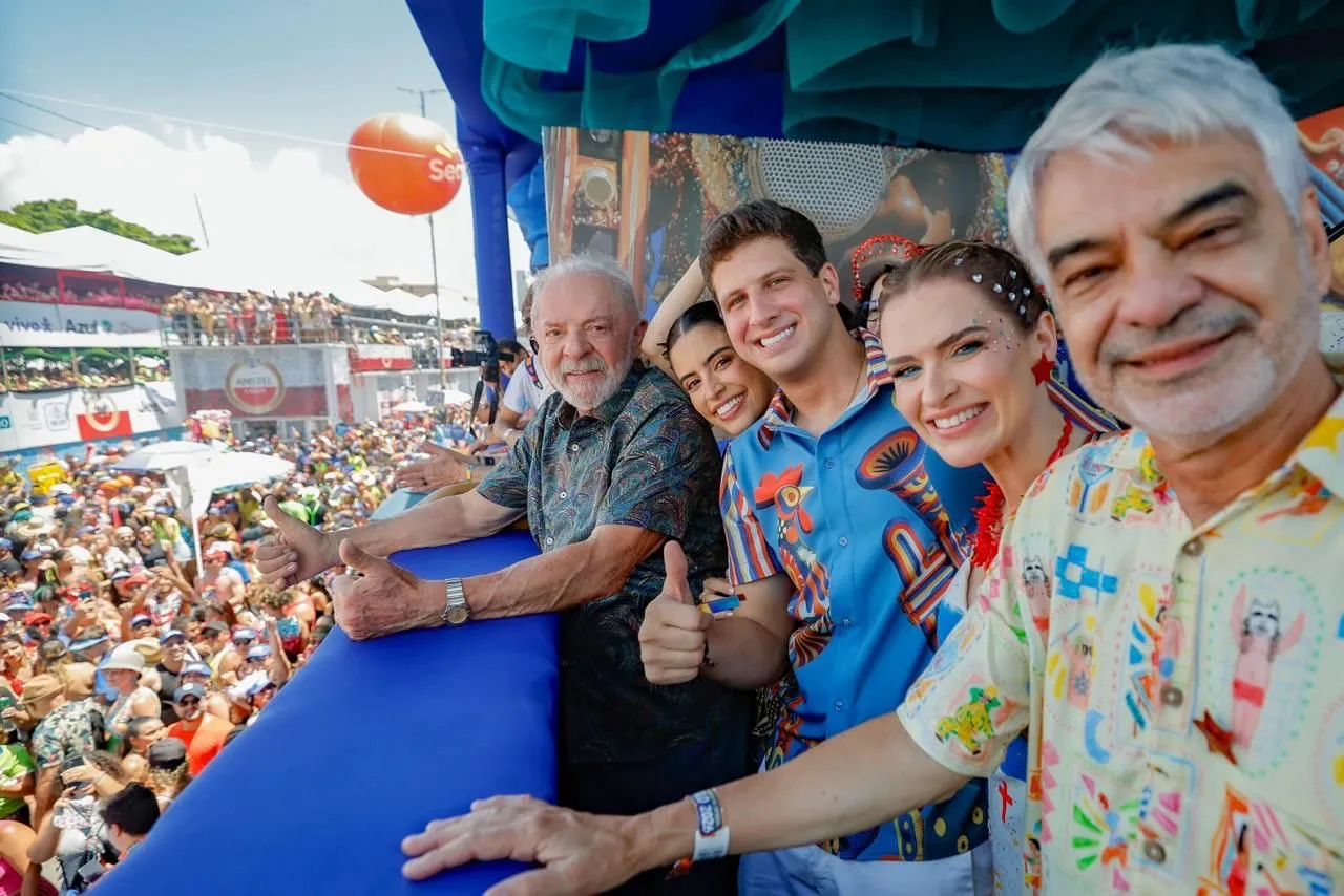 Líder nas pesquisas para o Senado, Marília Arraes marca presença no Galo ao lado de Lula e João Campos Líder nas pesquisas para o Senado, Marília Arraes marca presença no Galo ao lado de Lula e João Campos