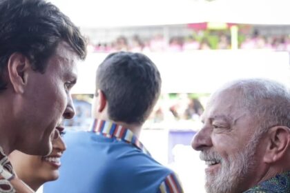Miguel Coelho publica foto com Lula em meio a articulações para o Senado na chapa de João Campos Miguel Coelho publica foto com Lula em meio a articulações para o Senado na chapa de João Campos
