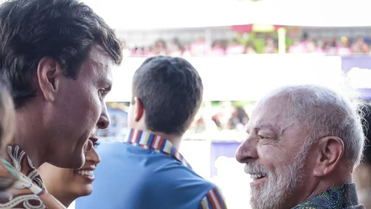 Miguel Coelho publica foto com Lula em meio a articulações para o Senado na chapa de João Campos Miguel Coelho publica foto com Lula em meio a articulações para o Senado na chapa de João Campos