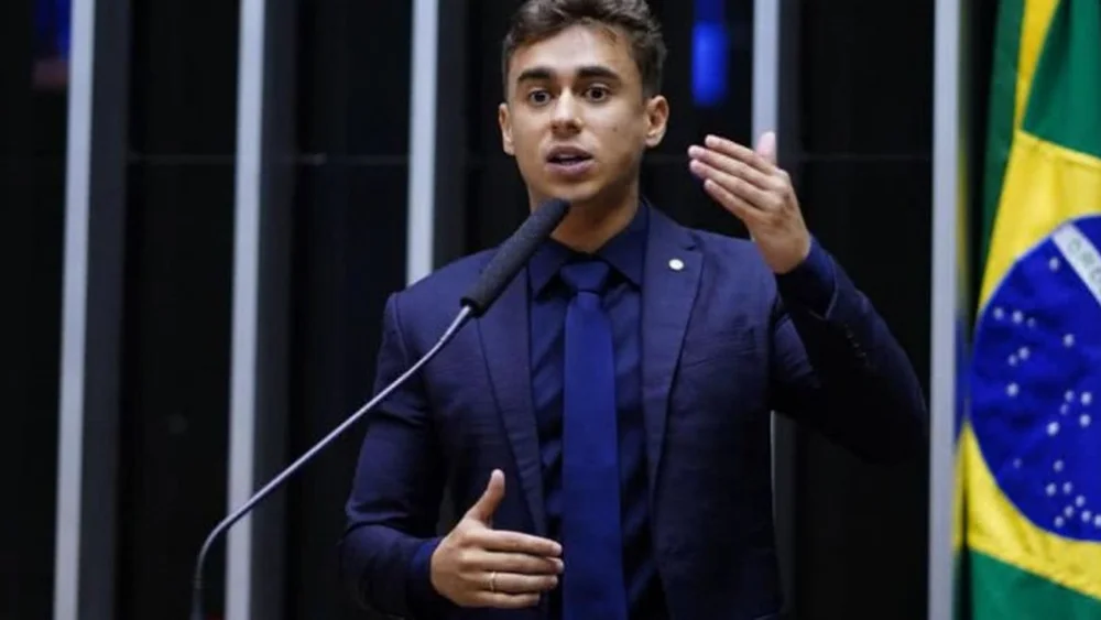 No dia de homenagem a Lula na Sapucaí, Nikolas Ferreira convoca ato para 1º de março No dia de homenagem a Lula na Sapucaí, Nikolas Ferreira convoca ato para 1º de março