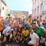 Prefeito do Recife, João Campos arrasta parte do “bloco 2026” pelas ruas e ladeiras de Olinda Prefeito do Recife, João Campos arrasta parte do “bloco 2026” pelas ruas e ladeiras de Olinda