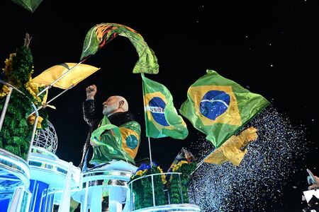 Rebaixamento da Acadêmicos de Niterói, que homenageou Lula, repercute na imprensa internacional