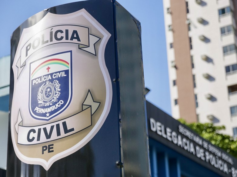 PF ABRE INQUÉRITO PARA APURAR INVESTIGAÇÃO DA POLÍCIA CIVIL SOBRE SECRETÁRIO DO RECIFE PF ABRE INQUÉRITO PARA APURAR INVESTIGAÇÃO DA POLÍCIA CIVIL SOBRE SECRETÁRIO DO RECIFE