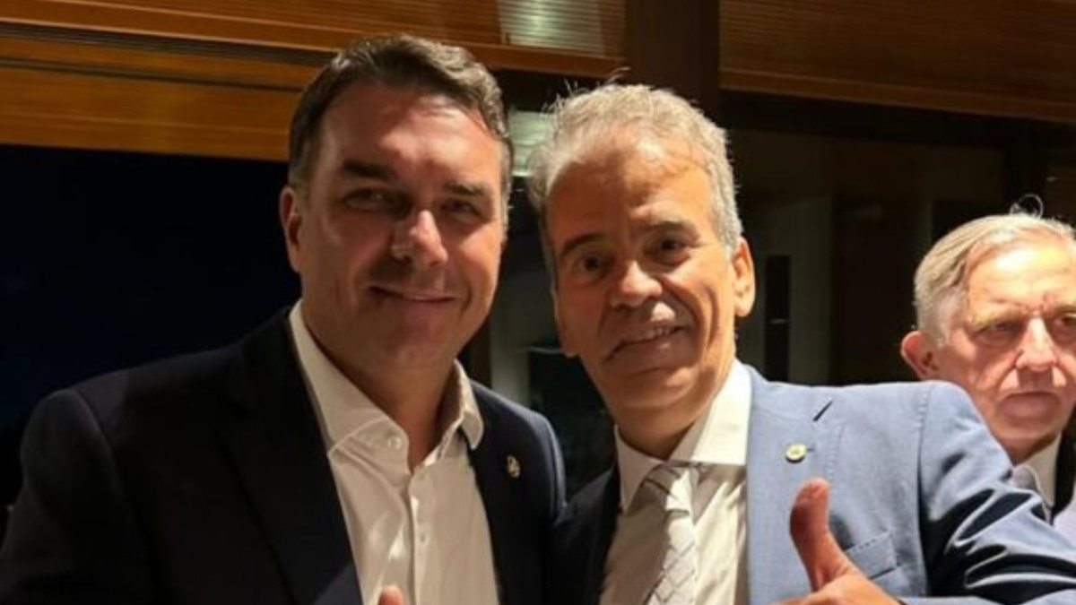 O jogo virou? Alberto Feitosa aposta que Flávio rompeu a bolha contra Lula