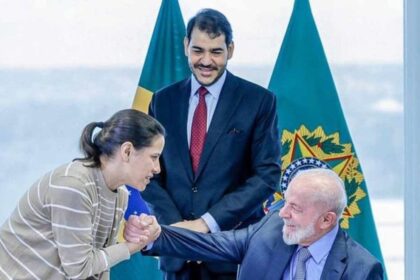 Raquel Lyra faz novo gesto a Lula após especulações sobre apoio de Flávio Bolsonaro à governadora
