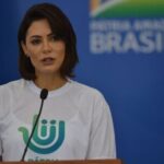 Bolsonaro pede que Michelle só se envolva na política após março e prega união da direita Bolsonaro pede que Michelle só se envolva na política após março e prega união da direita