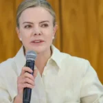 Gleisi afirma que bolsonaristas foram à Paulista ‘fantasiados de brasileiros’ para atacar Lula Gleisi afirma que bolsonaristas foram à Paulista ‘fantasiados de brasileiros’ para atacar Lula