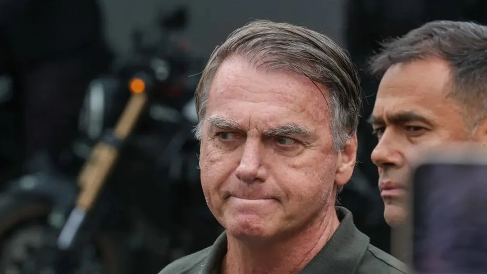 Moraes autoriza Bolsonaro a receber estímulo elétrico craniano contra soluços na prisão