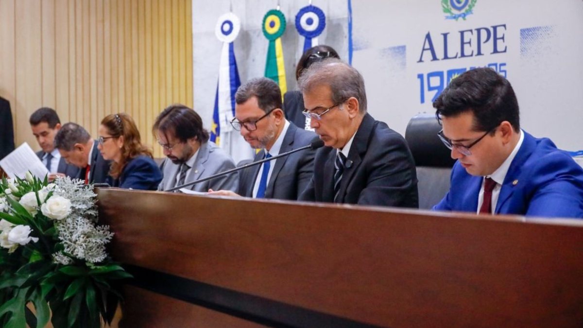 Por unanimidade, Comissão de Justiça aprova empréstimo de Raquel Lyra; Alepe vota hoje Por unanimidade, Comissão de Justiça aprova empréstimo de Raquel Lyra; Alepe vota hoje