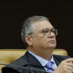 Dino suspende decisão da CPMI do INSS que quebrou sigilos de Lulinha Dino suspende decisão da CPMI do INSS que quebrou sigilos de Lulinha