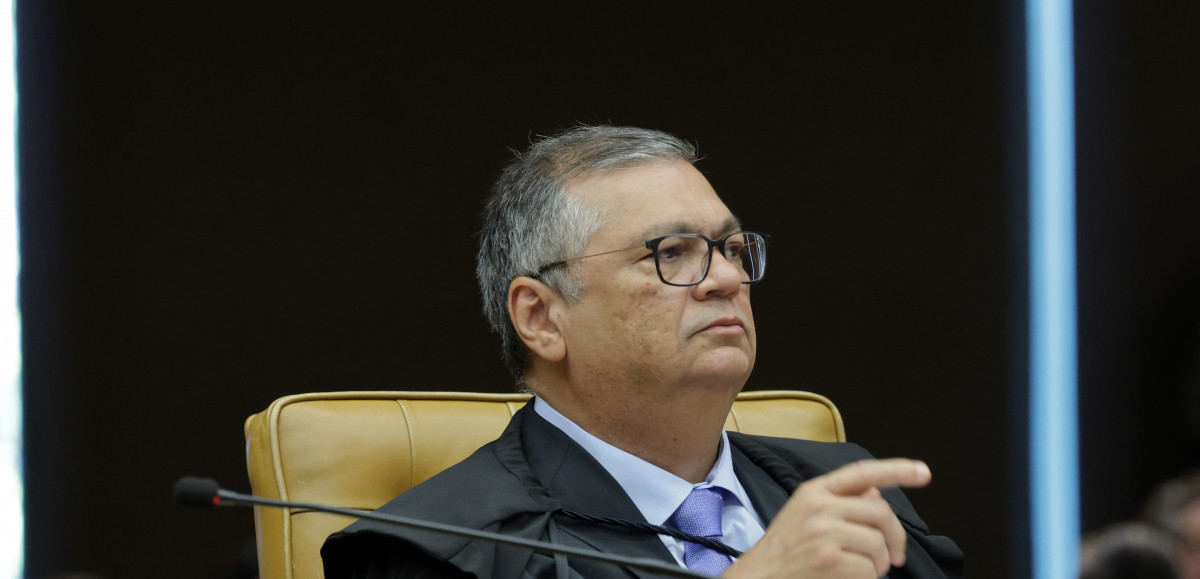 Dino suspende decisão da CPMI do INSS que quebrou sigilos de Lulinha Dino suspende decisão da CPMI do INSS que quebrou sigilos de Lulinha