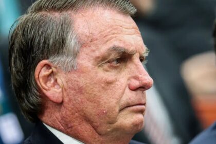 Bolsonaro vai ao hospital após passar mal; médico que acompanha o ex-presidente suspeita de infecção respiratória Bolsonaro vai ao hospital após passar mal; médico que acompanha o ex-presidente suspeita de infecção respiratória