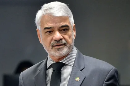 Com PT dividido, Humberto Costa diz que decisão sobre apoio a João Campos ou Raquel Lyra será do diretório nacional Com PT dividido, Humberto Costa diz que decisão sobre apoio a João Campos ou Raquel Lyra será do diretório nacional