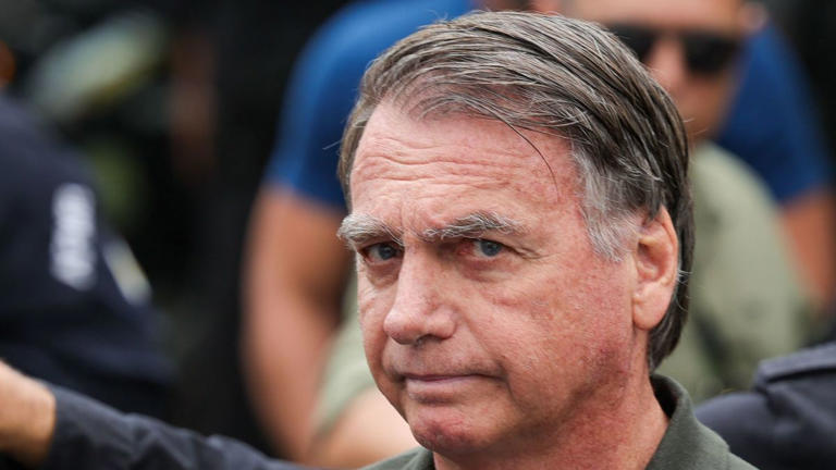 Bolsonaro está estável e já se alimenta com dieta pastosa Bolsonaro está estável e já se alimenta com dieta pastosa