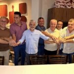 Humberto Costa recebe apoio de 18 prefeituras do Agreste para reeleição ao Senado Humberto Costa recebe apoio de 18 prefeituras do Agreste para reeleição ao Senado