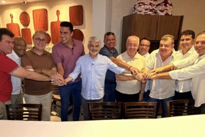 Humberto Costa recebe apoio de 18 prefeituras do Agreste para reeleição ao Senado Humberto Costa recebe apoio de 18 prefeituras do Agreste para reeleição ao Senado