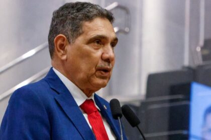 “Parece-me irreversível dois palanques para Lula em Pernambuco”, diz João Paulo ao avaliar indefinição das alianças “Parece-me irreversível dois palanques para Lula em Pernambuco”, diz João Paulo ao avaliar indefinição das alianças