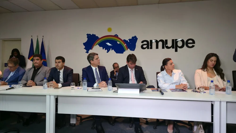 Prefeitos de Pernambuco definem teto de R$ 350 mil para cachês de artistas em eventos públicos Prefeitos de Pernambuco definem teto de R$ 350 mil para cachês de artistas em eventos públicos