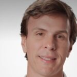 Miguel Coelho põe nome a disposição para disputar o Senado na chapa de Raquel Lyra