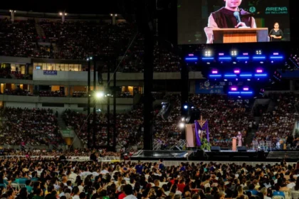 Raquel Lyra e João Campos participam de vigília com Frei Gilson na Arena de Pernambuco Raquel Lyra e João Campos participam de vigília com Frei Gilson na Arena de Pernambuco