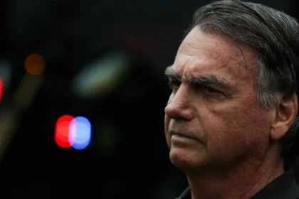 Bolsonaro recebe alta de UTI e é transferido para quarto em hospital de Brasília Bolsonaro recebe alta de UTI e é transferido para quarto em hospital de Brasília