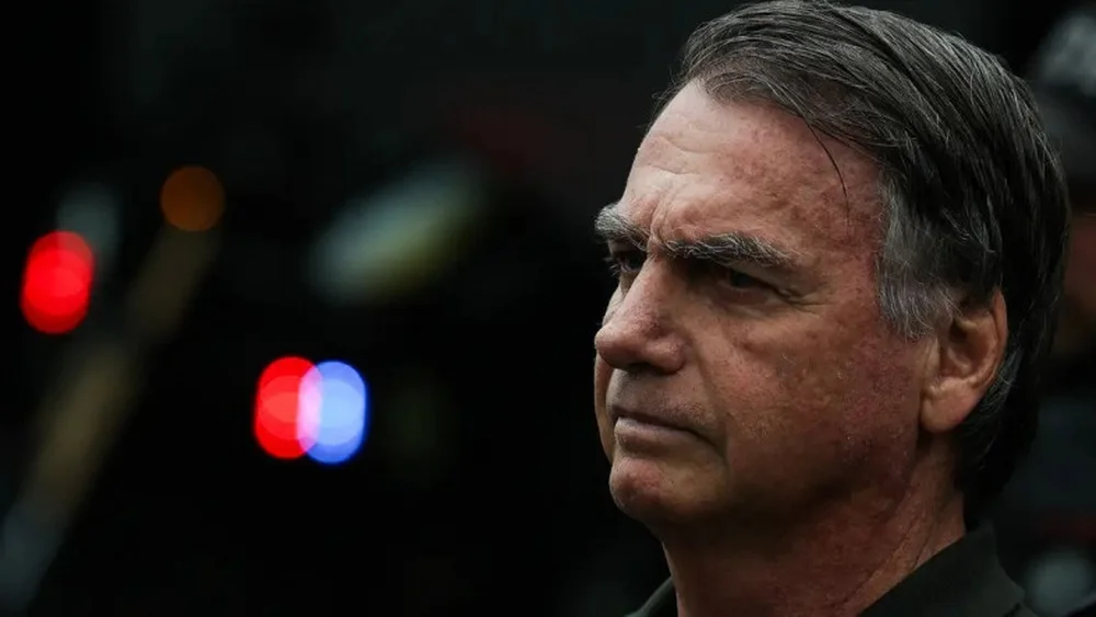 Bolsonaro recebe alta de UTI e é transferido para quarto em hospital de Brasília Bolsonaro recebe alta de UTI e é transferido para quarto em hospital de Brasília