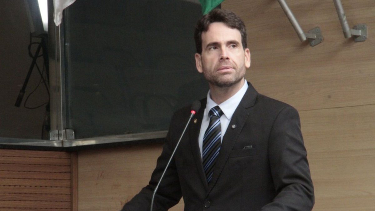 Em ascensão na direita, Eduardo Moura vai concorrer a qual cargo nas Eleições 2026? Em ascensão na direita, Eduardo Moura vai concorrer a qual cargo nas Eleições 2026?