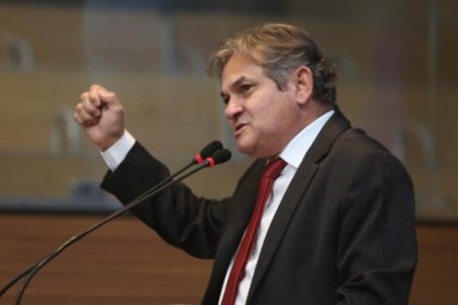 Comissão de Ética da Câmara também instaura processo contra Chico Kiko sobre suposta ameaça a Eduardo Moura Comissão de Ética da Câmara também instaura processo contra Chico Kiko sobre suposta ameaça a Eduardo Moura