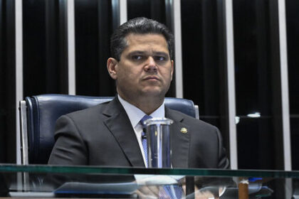 PT e Centrão operaram juntos para enterrar CPI do INSS PT e Centrão operaram juntos para enterrar CPI do INSS