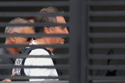 Moraes nega ‘livre acesso’ a filhos de Bolsonaro e reforça regras no regime domiciliar