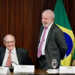 Lula anuncia Alckmin como vice na disputa pela Presidência Lula anuncia Alckmin como vice na disputa pela Presidência