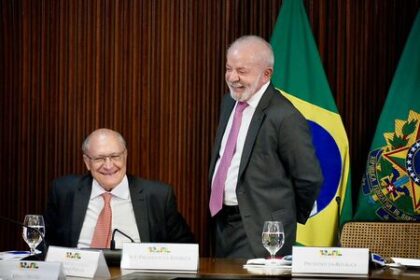Lula anuncia Alckmin como vice na disputa pela Presidência