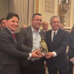 Anderson Coutinho recebe Prêmio Águia Dourada e reforça protagonismo do Instituto Juventude Criativa na transformação de jovens da periferia Anderson Coutinho recebe Prêmio Águia Dourada e reforça protagonismo do Instituto Juventude Criativa na transformação de jovens da periferia