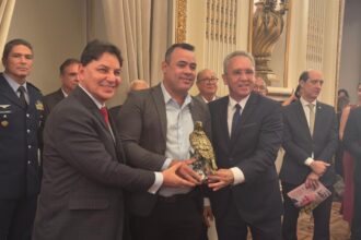 Anderson Coutinho recebe Prêmio Águia Dourada e reforça protagonismo do Instituto Juventude Criativa na transformação de jovens da periferia