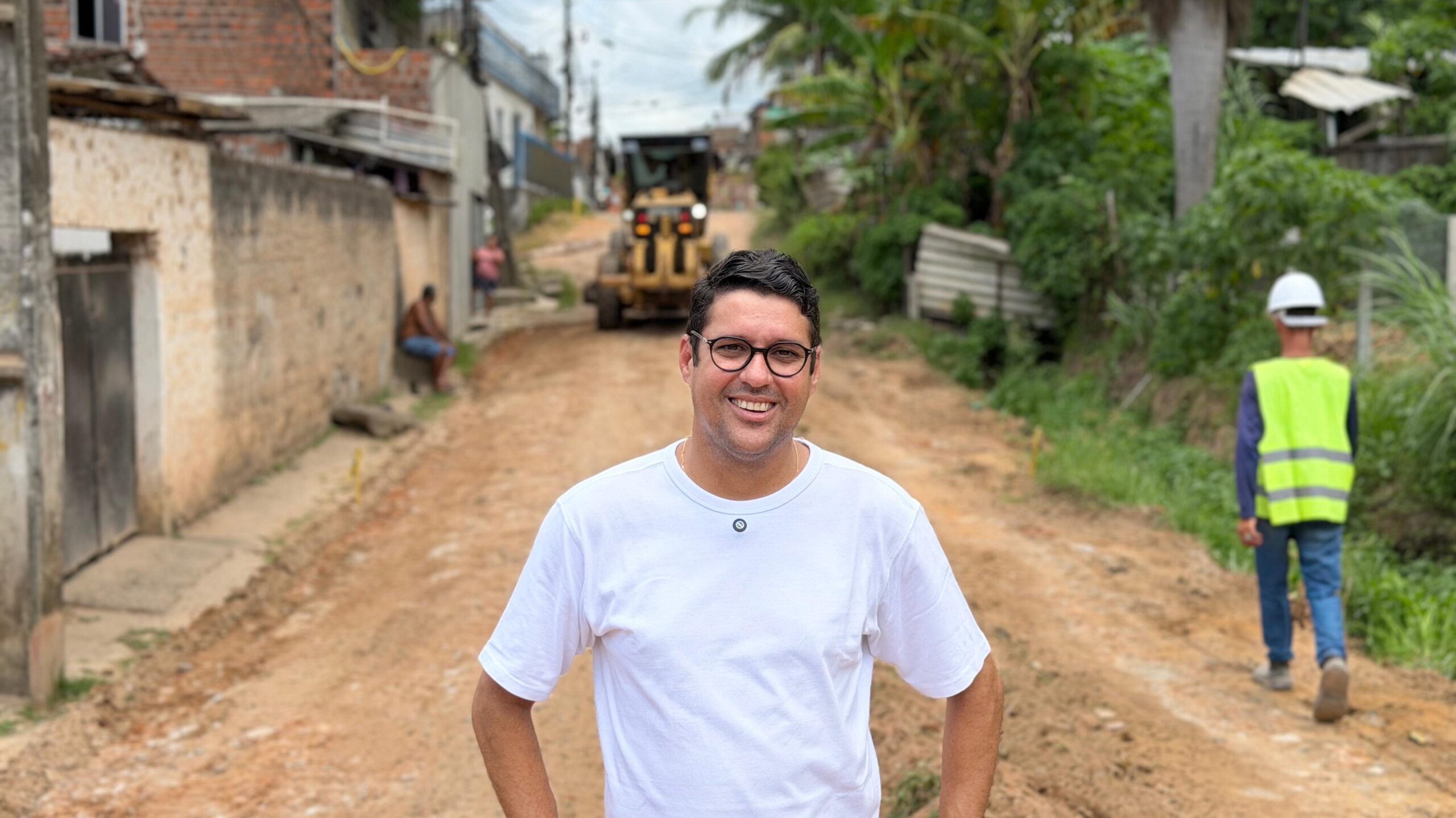 Em mais um “Segundou com Trabalho”, Diego Cabral assina nova ordem de serviço de pavimentação da Rua da Pajaraca, no Jardim Primavera, ao custo de R$ 799 mil