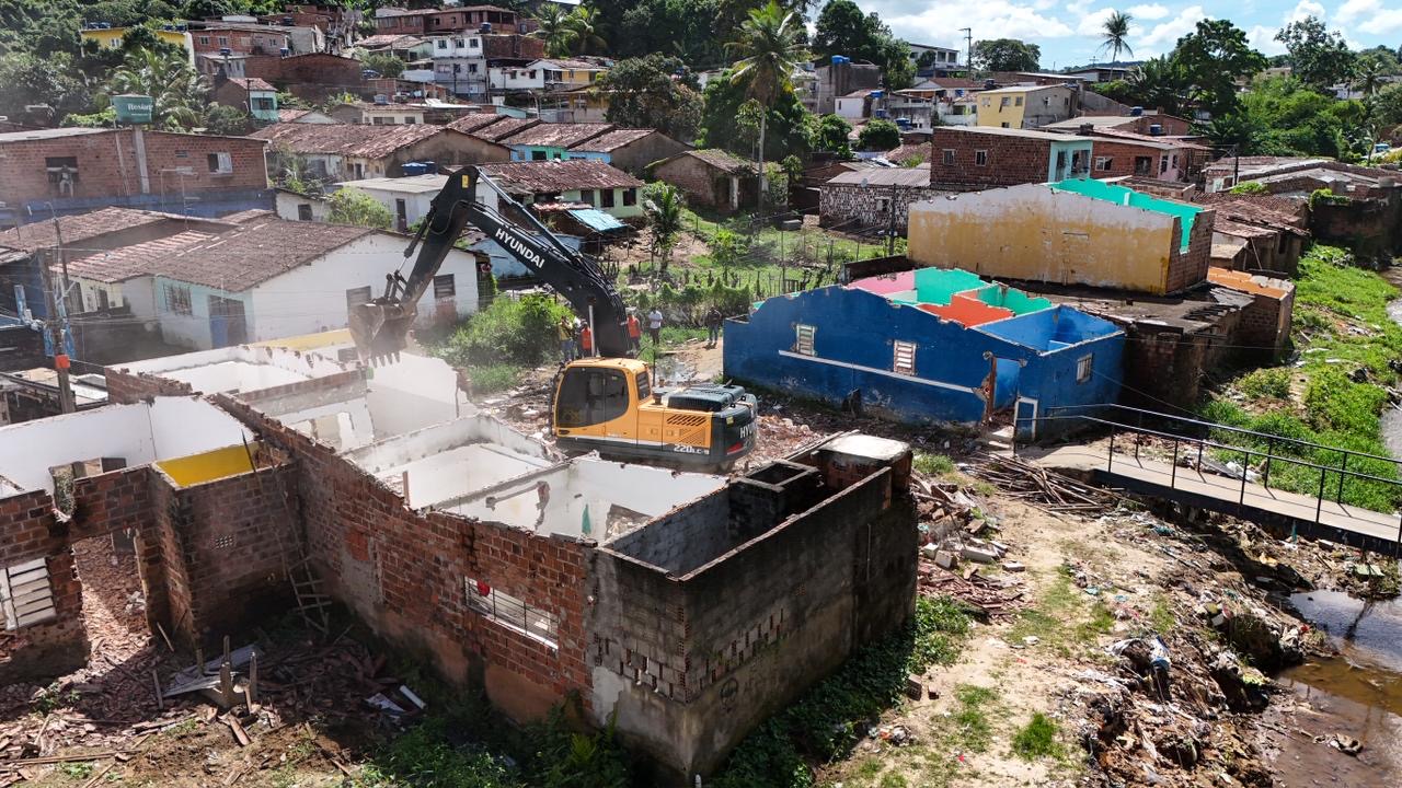 Prefeitura de Camaragibe inicia obras estruturadoras no Canal do Japão para reduzir riscos de alagamentos Prefeitura de Camaragibe inicia obras estruturadoras no Canal do Japão para reduzir riscos de alagamentos