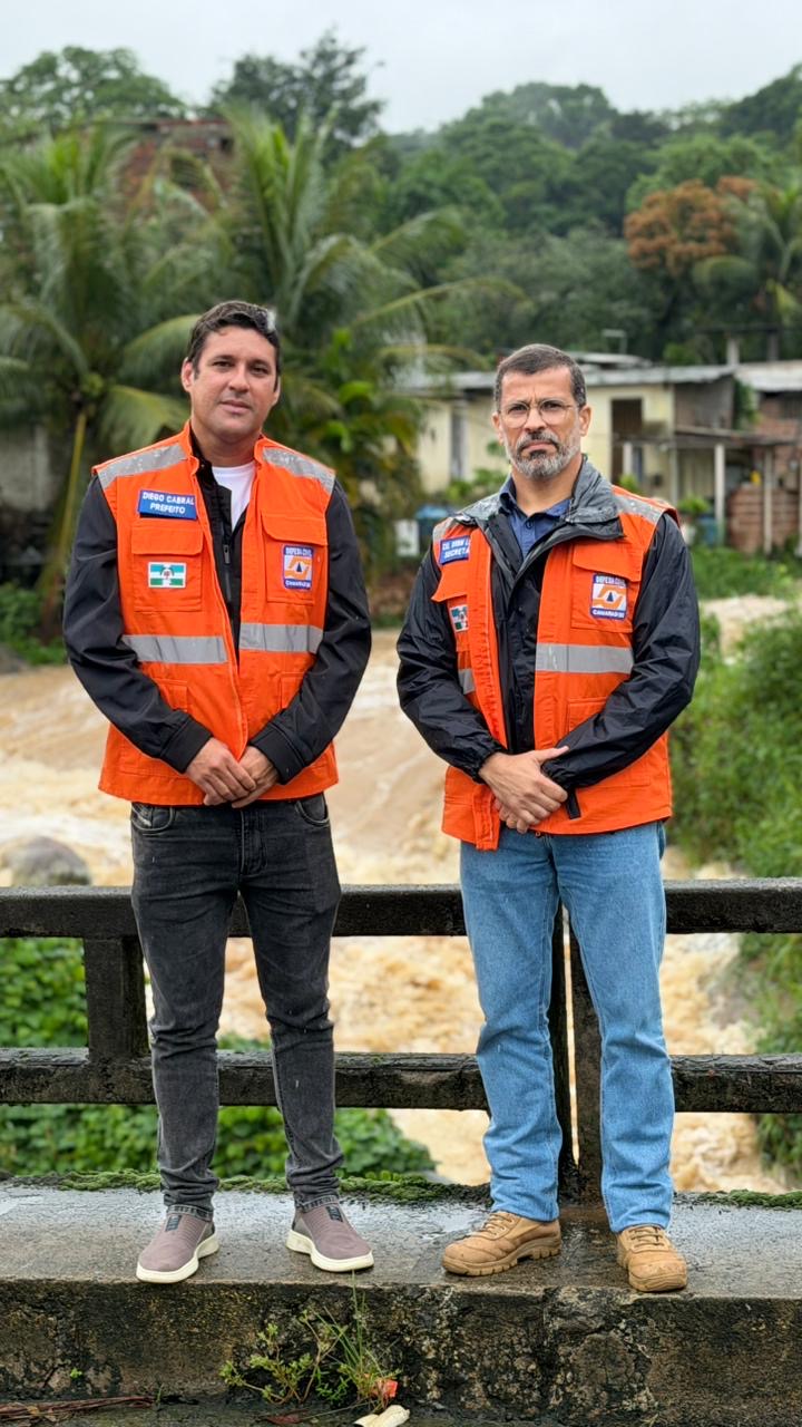 Prefeito Diego Cabral vistoria áreas de risco e ativa plano de contingência em CamaragibeApós vistoriar os pontos de alagamento da cidade, Diego Cabral esteve com os secretários municipais para alinhar as ações a serem adotadas em situações de emergência.