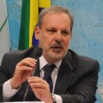 Armando Monteiro descarta disputa ao Senado e reafirma apoio a Raquel Lyra