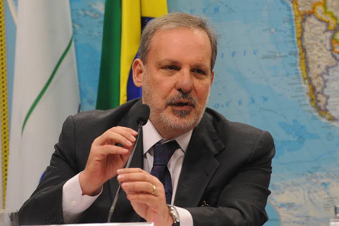 Armando Monteiro descarta disputa ao Senado e reafirma apoio a Raquel Lyra