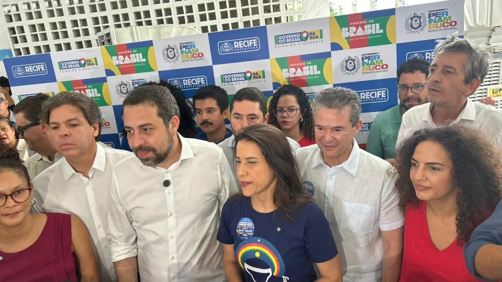 Ao lado de Boulos e outros ministros, Raquel Lyra reforça relação institucional com governo Lula Ao lado de Boulos e outros ministros, Raquel Lyra reforça relação institucional com governo Lula